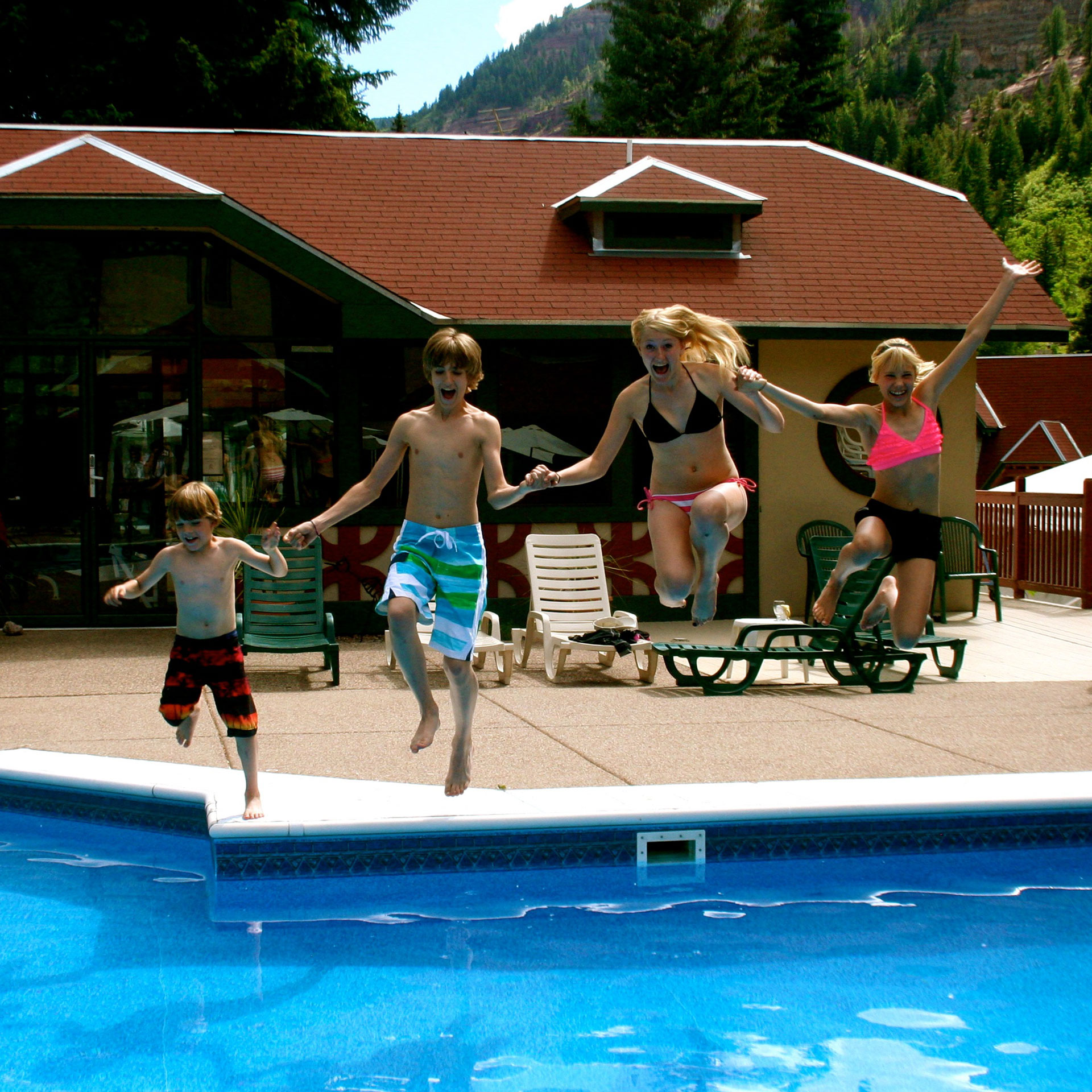 Redstone Inn Pool Hours